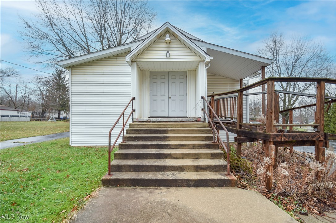 1187 Deforest Road SE