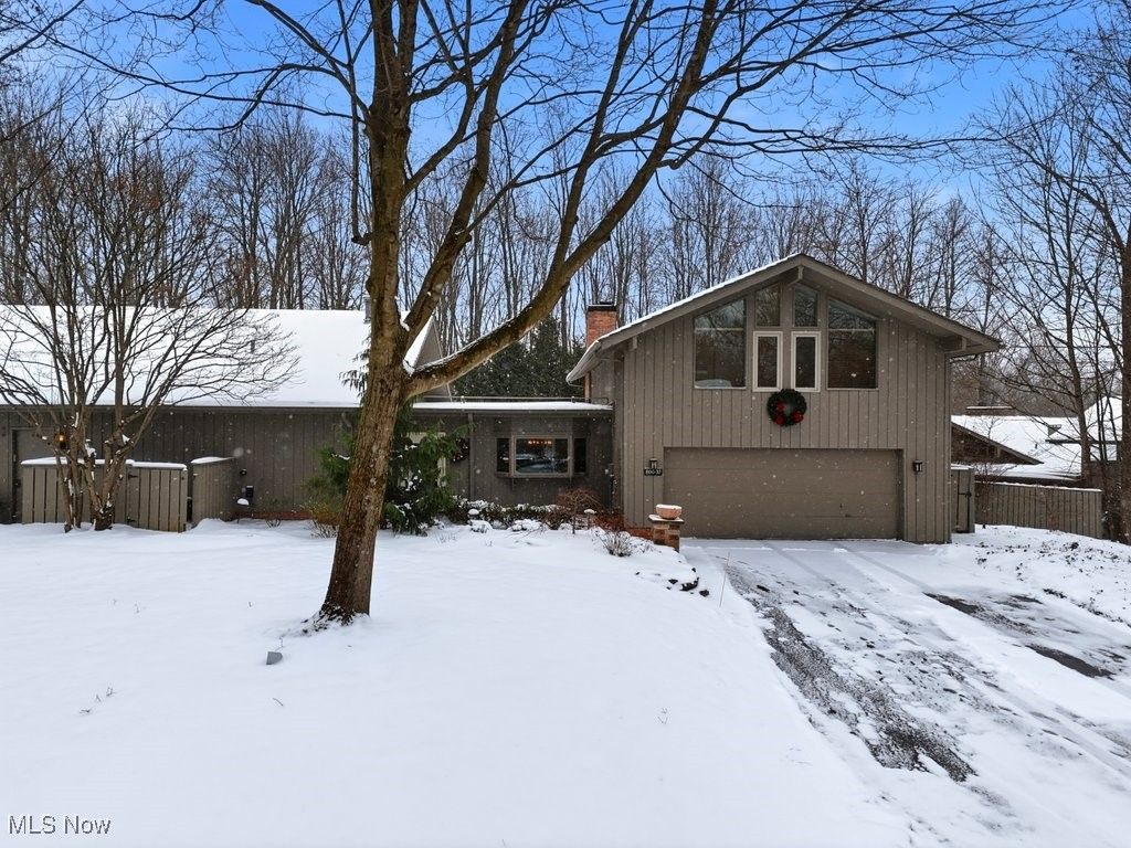 Photo of 800 Windward Drive #37, Aurora, OH 44202 (MLS # 5180615)