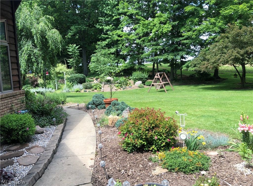 Photo of 3001 Ben Fulton Avenue NW, North Lawrence, OH 44666 (MLS # 5206960)