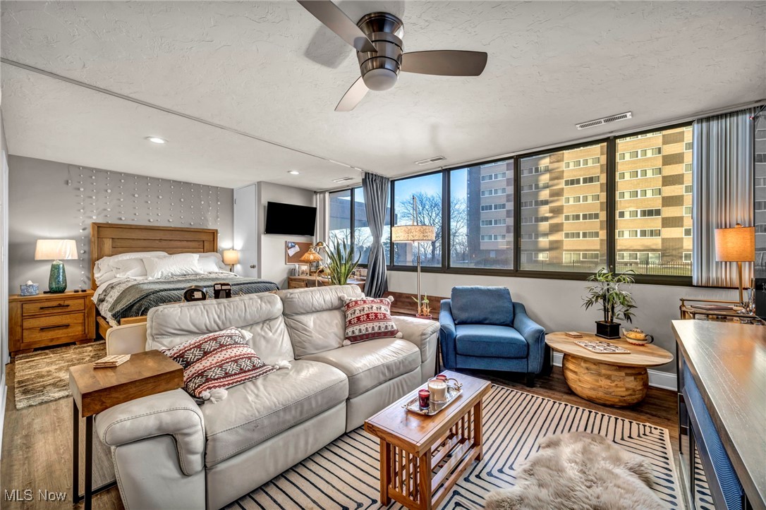 Meridian Condo - Residential