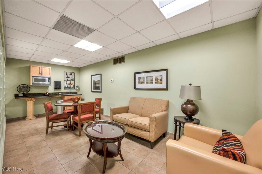 Meridian Condo - Residential