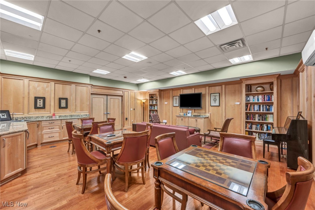 Meridian Condo - Residential