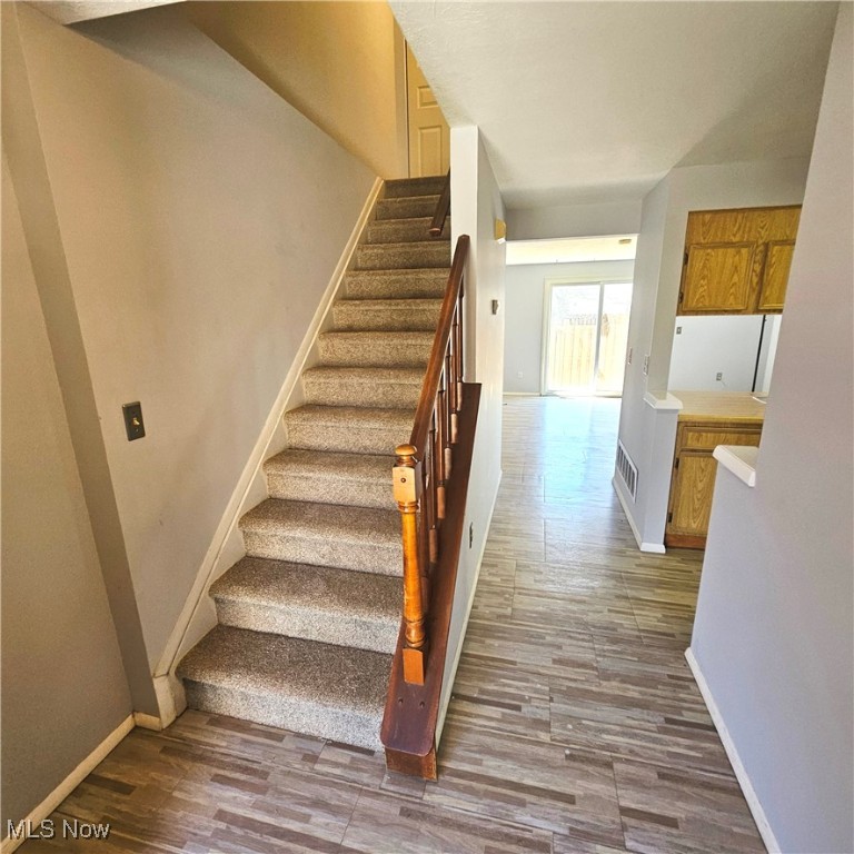 9650 E Idlewood Drive, Twinsburg, Ohio image 2