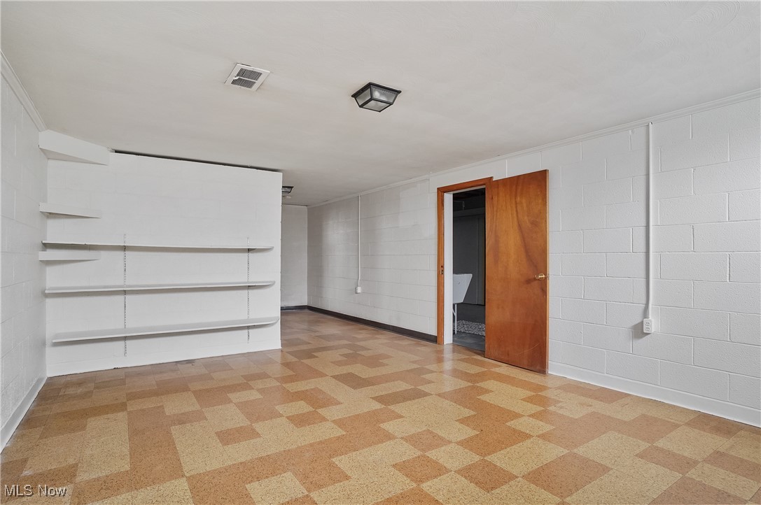 396 Sandhurst Road, Akron, Ohio image 32