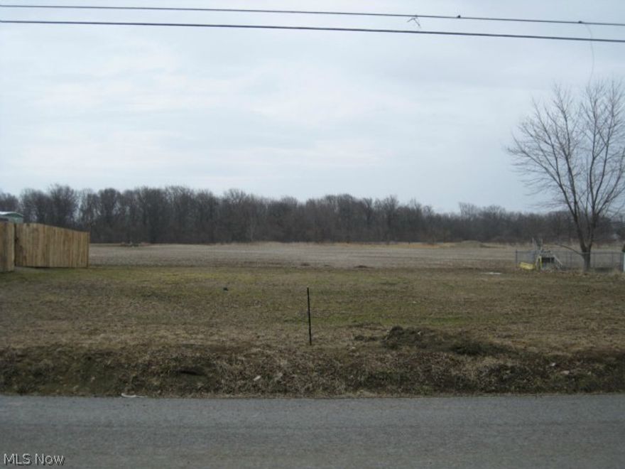 Need a little elbow room? Nice size building lot in Vermilion.  Well established neighborhood is just minutes to Sherod Park, Lake Erie and historic downtown Vermilion.  Lot may be split.