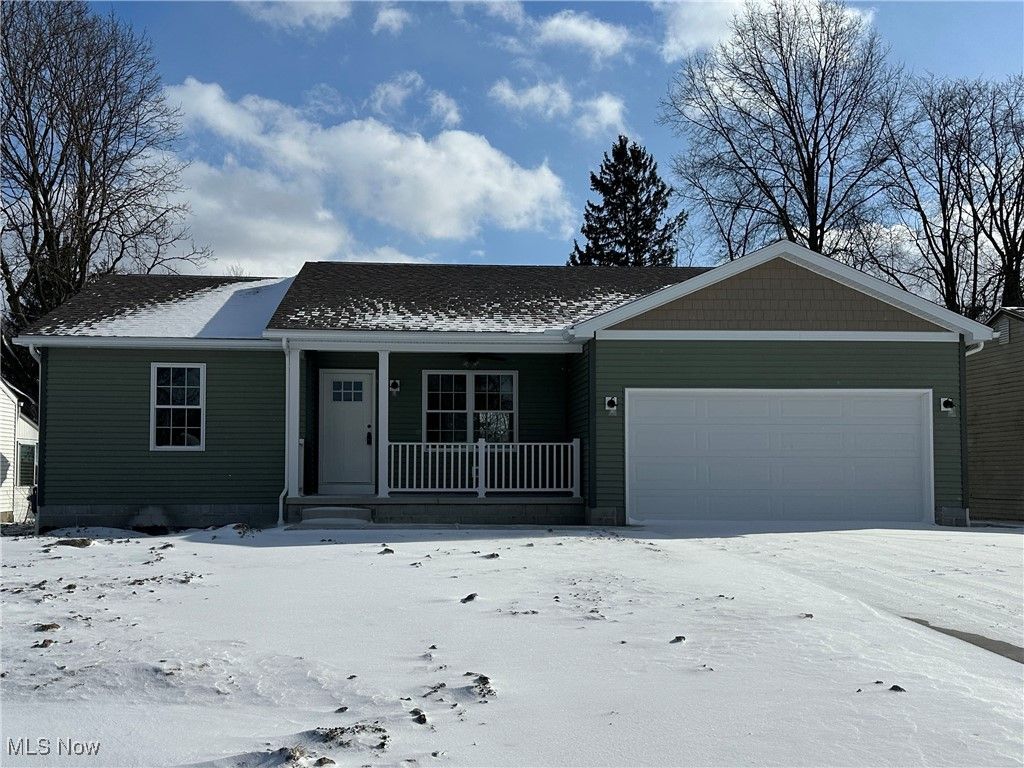 Photo of 3253 Glen Oaks Drive, Youngstown, OH 44511 (MLS # 5182561)