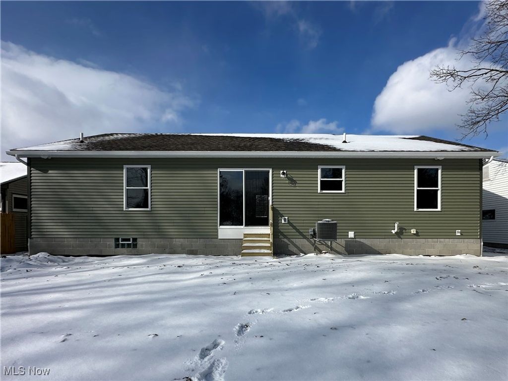 Photo of 3253 Glen Oaks Drive, Youngstown, OH 44511 (MLS # 5182561)