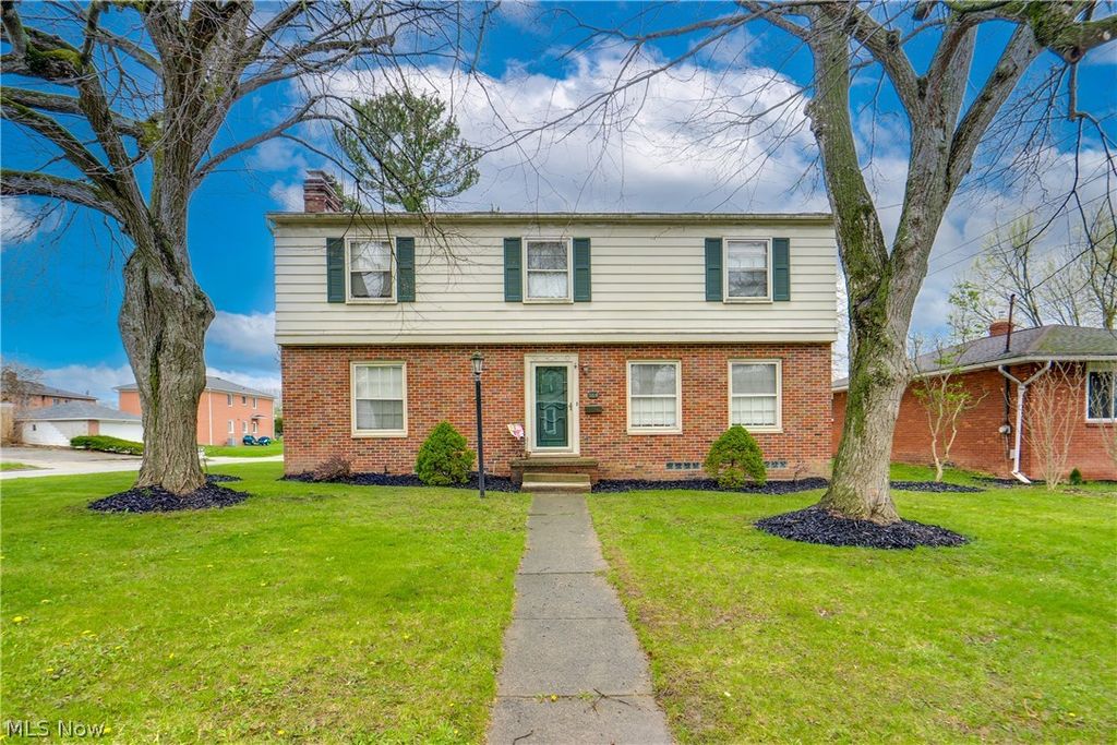 Photo of 584 N Hawkins Avenue, Akron, OH 44313 (MLS # 5201259)