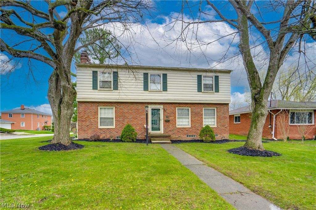 Photo of 584 N Hawkins Avenue, Akron, OH 44313 (MLS # 5201259)