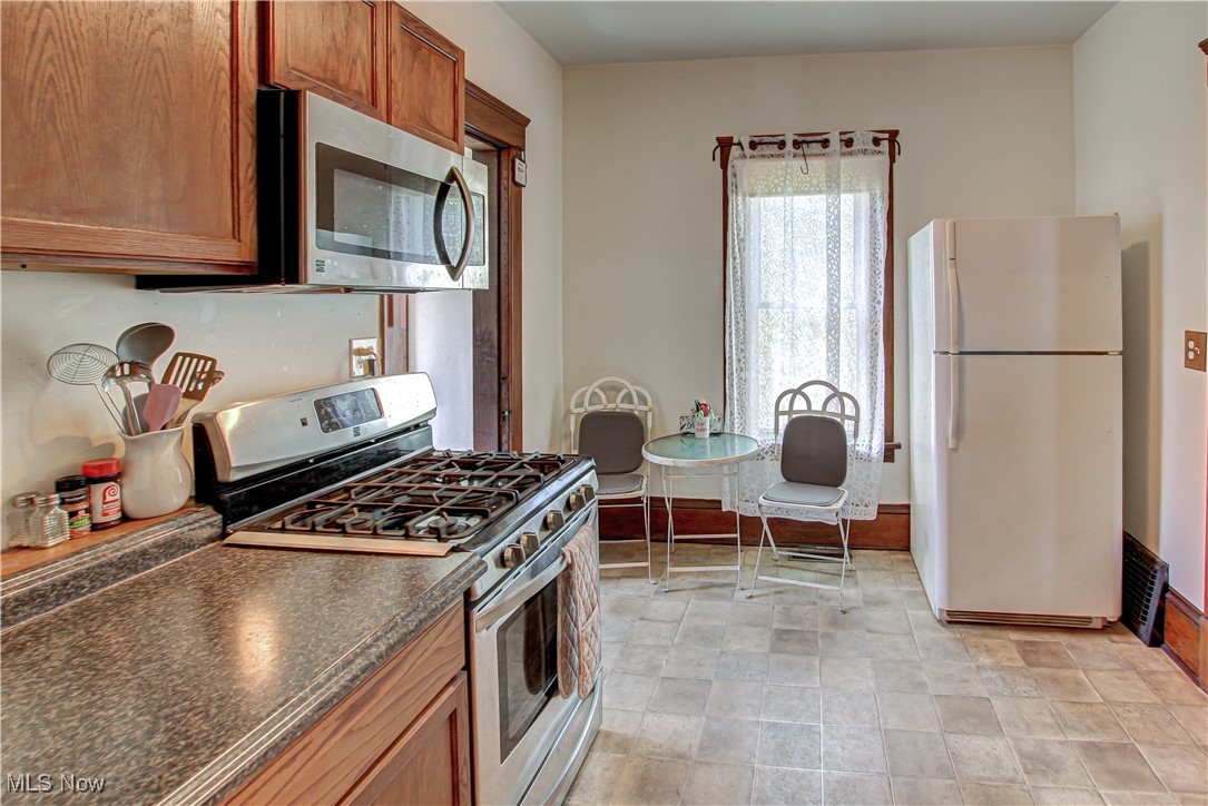 1032 Cleveland Avenue, Amherst, Ohio image 8