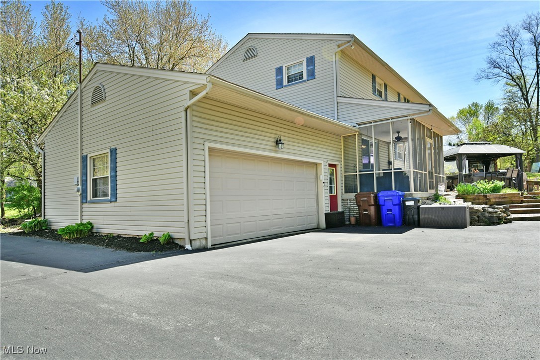 8676 Squirrel Hill Drive, Warren, Ohio image 3