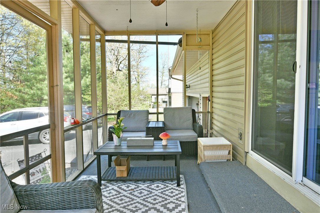 8676 Squirrel Hill Drive, Warren, Ohio image 24