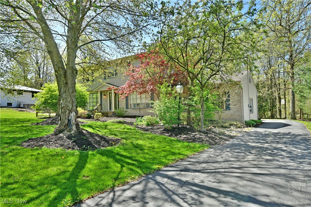 8676 Squirrel Hill Drive, Warren, Ohio image 2