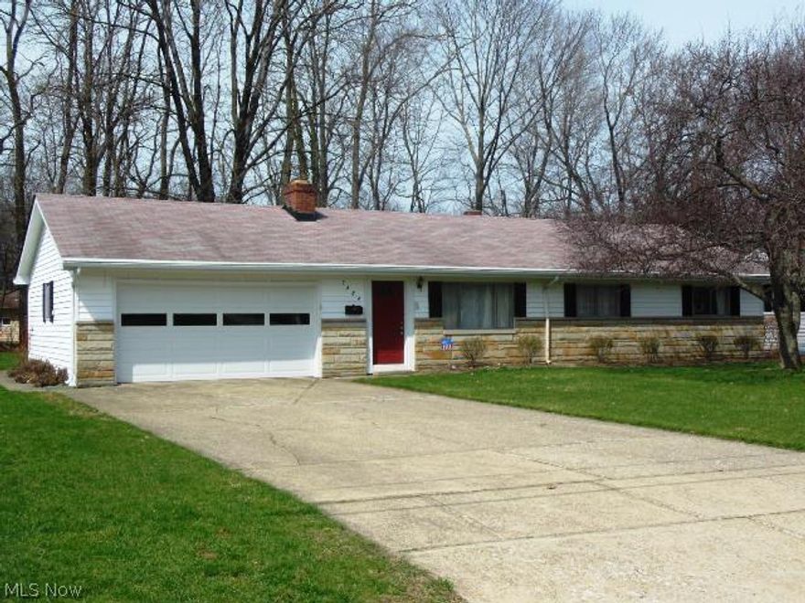 This ranch offers 1334 square feet. Includes 3 bedroom, 1 full bath. Family room with fireplace. Kitchen and dinette area. 3 season room/sunroom. 2 car garage. Nice lot and close to the mall.