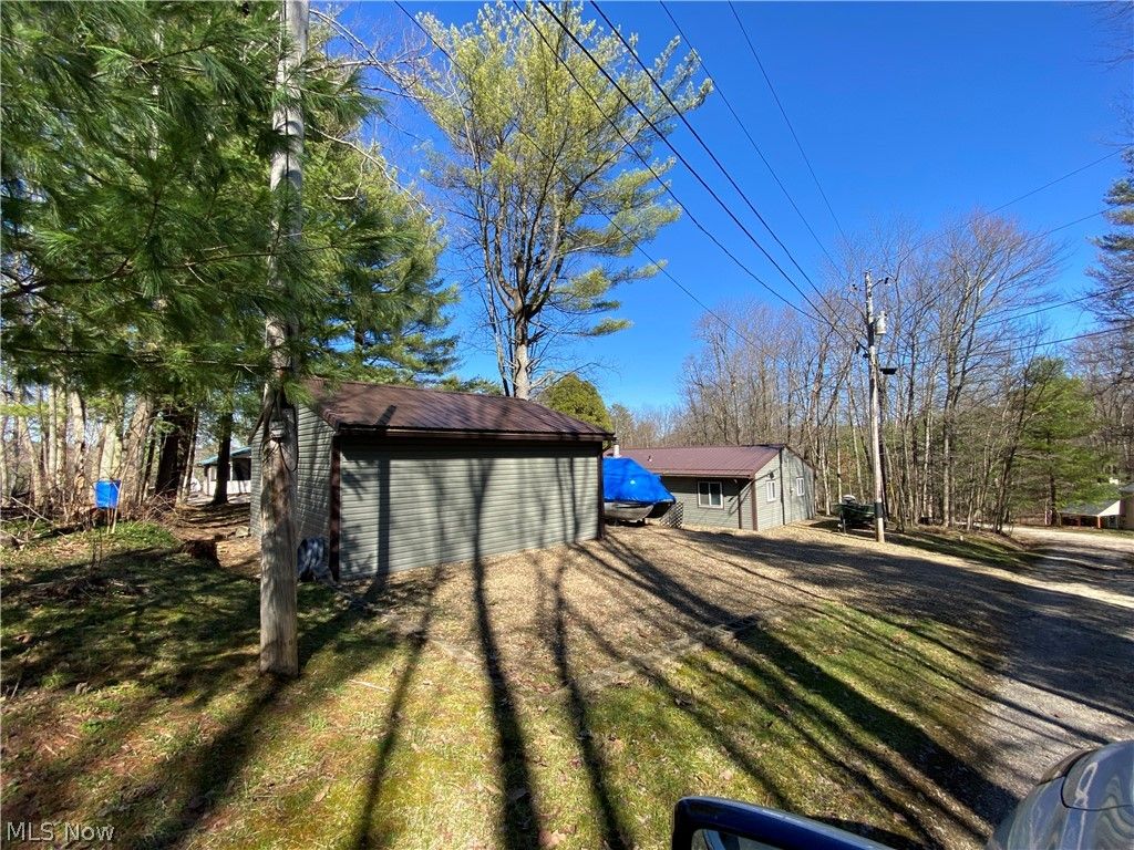 Photo of 2239 Maple Drive SW, Carrollton, OH 44615 (MLS # 5195093)