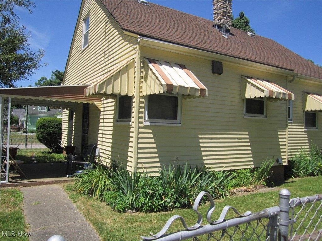 Photo of 1081 Seward Avenue, Akron, OH 44320 (MLS # 5173917)