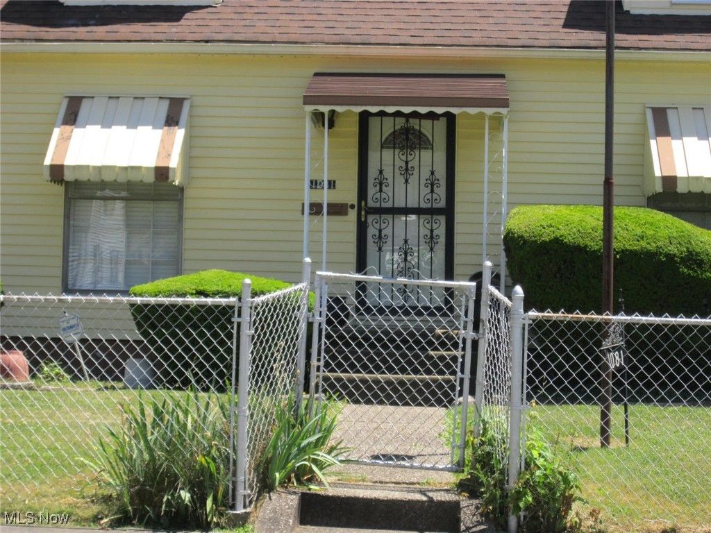 Photo of 1081 Seward Avenue, Akron, OH 44320 (MLS # 5173917)