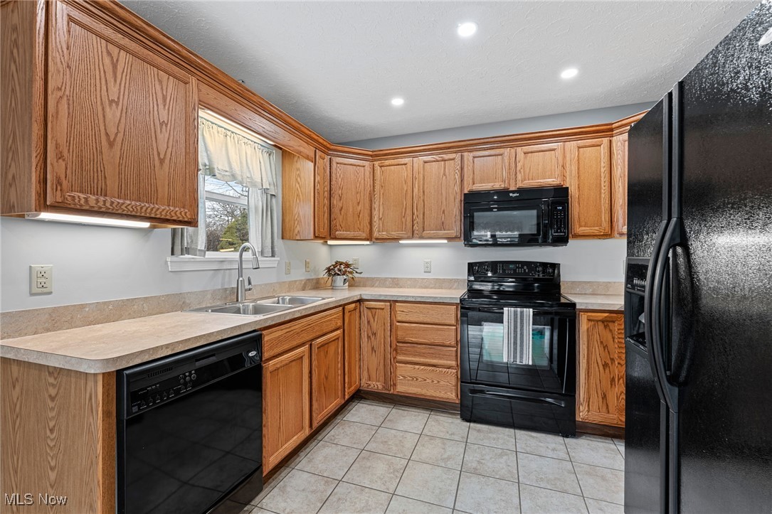 187 Lakewood Drive, Avon Lake, Ohio image 17