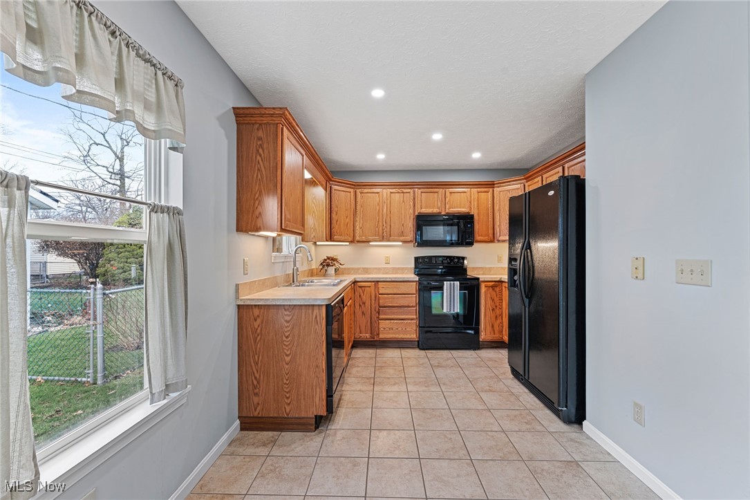 187 Lakewood Drive, Avon Lake, Ohio image 16