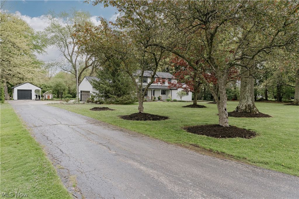 Photo of 15437 Hemlock Point Road, Chagrin Falls, OH 44022 (MLS # 5209303)