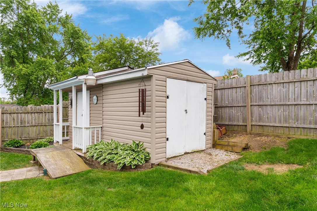 2184 Lynn Drive, Akron, Ohio image 27