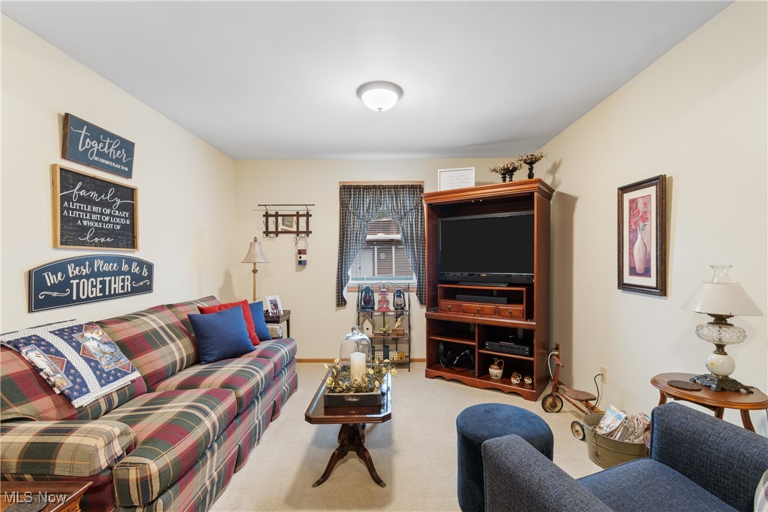 2184 Lynn Drive, Akron, Ohio image 6