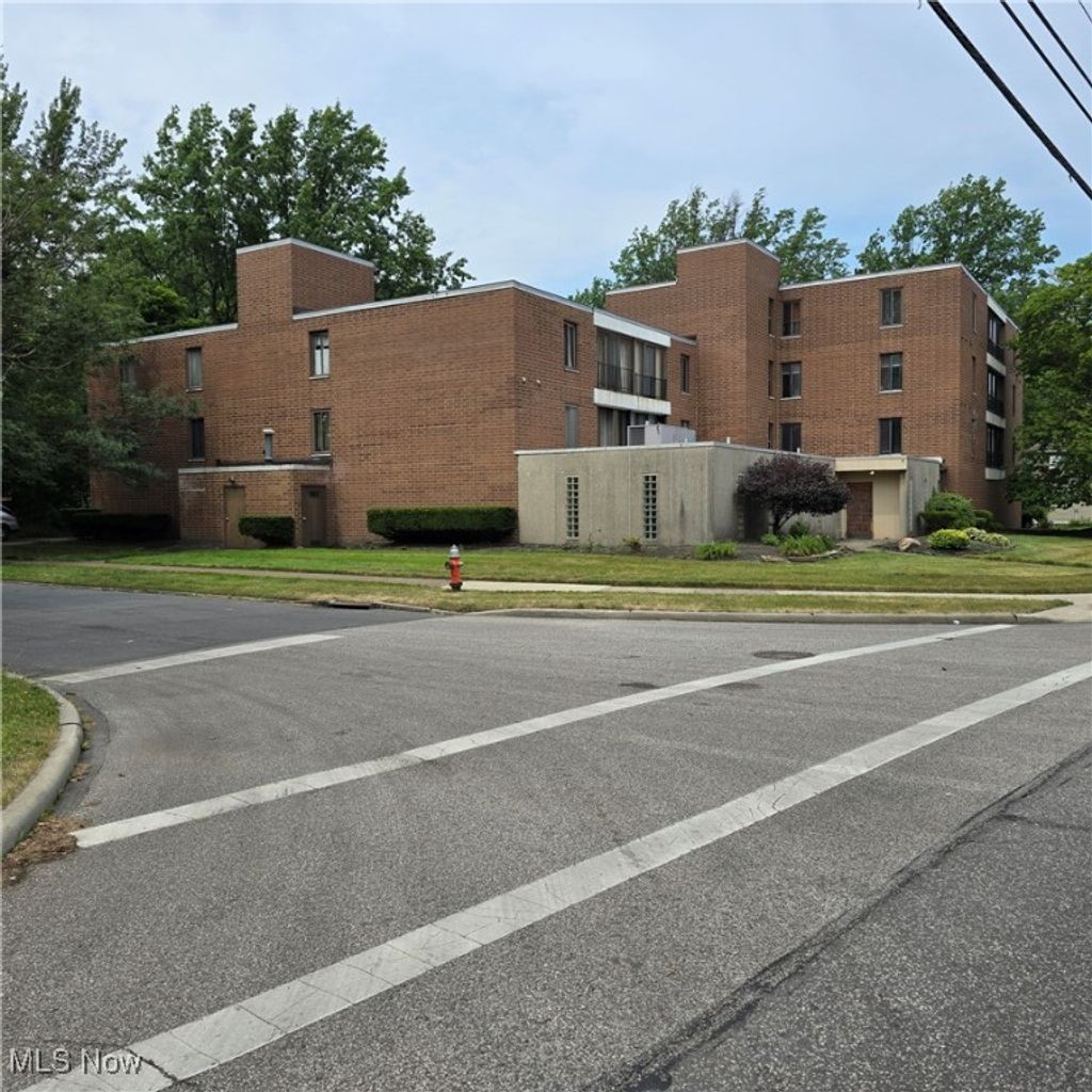 Photo of 2440 Noble Road #208, Cleveland Heights, OH 44121 (MLS # 5168608)