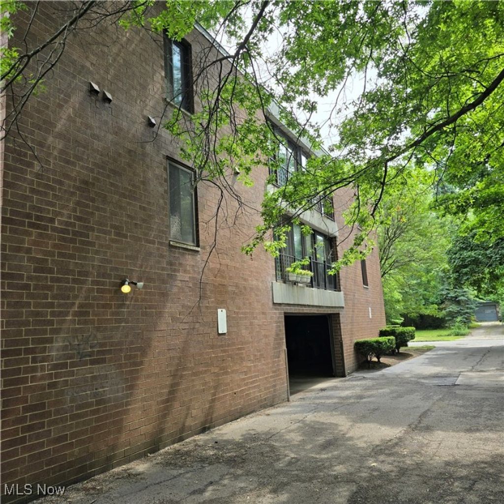 Photo of 2440 Noble Road #208, Cleveland Heights, OH 44121 (MLS # 5168608)