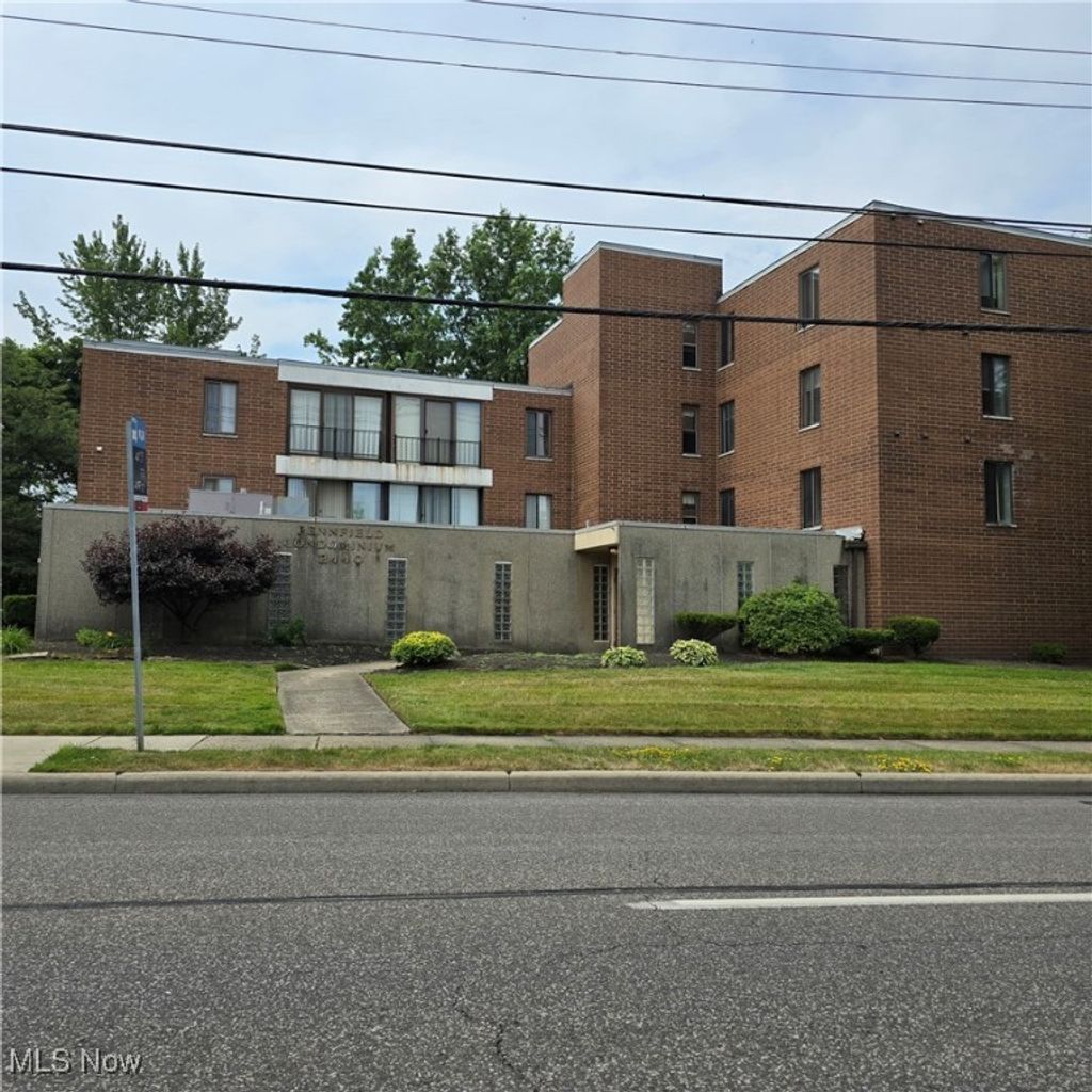 Photo of 2440 Noble Road #208, Cleveland Heights, OH 44121 (MLS # 5168608)