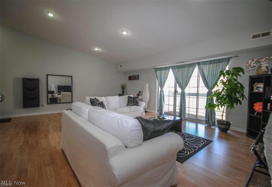 Lakes/Bay Lndg Condo 02 - Residential