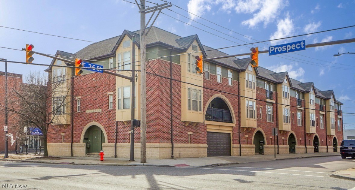 Montana Tnwhse Dev - Residential