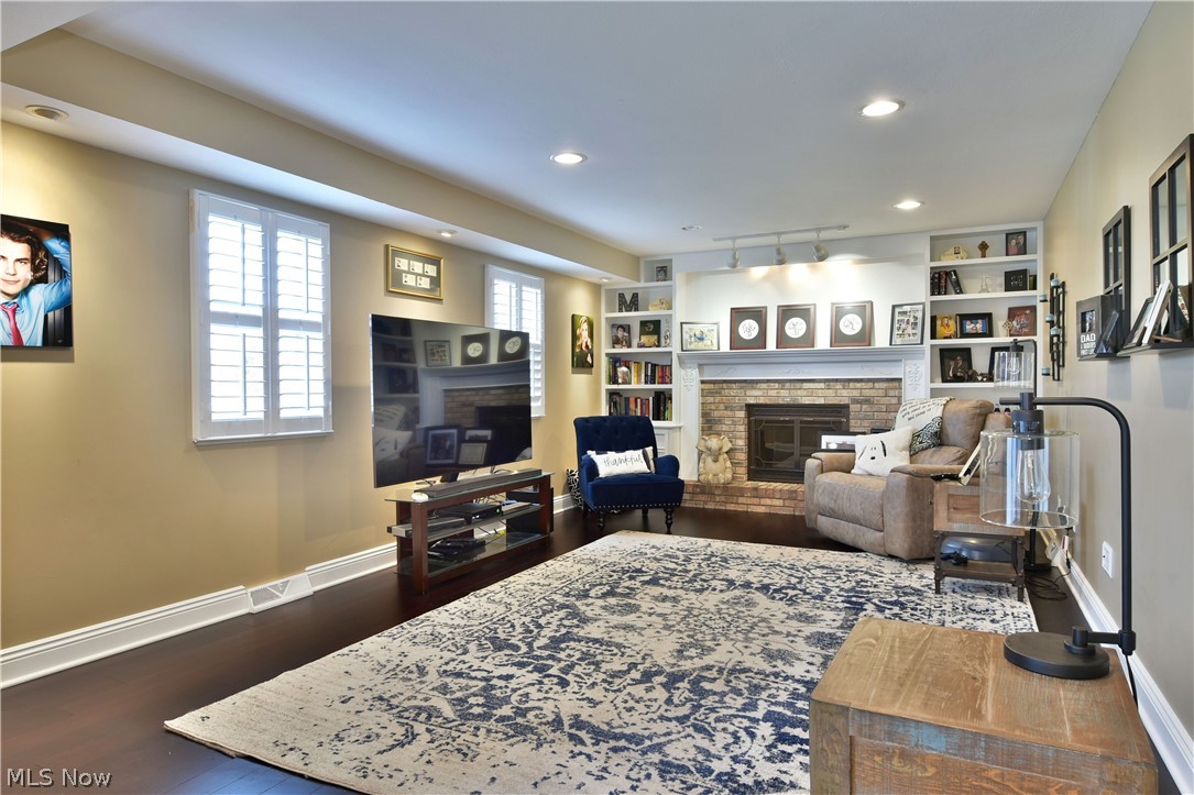 Hill Side 6 - Residential