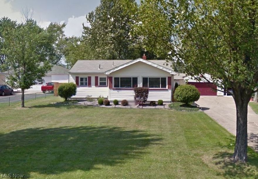 Nice ranch home in Howland School District.