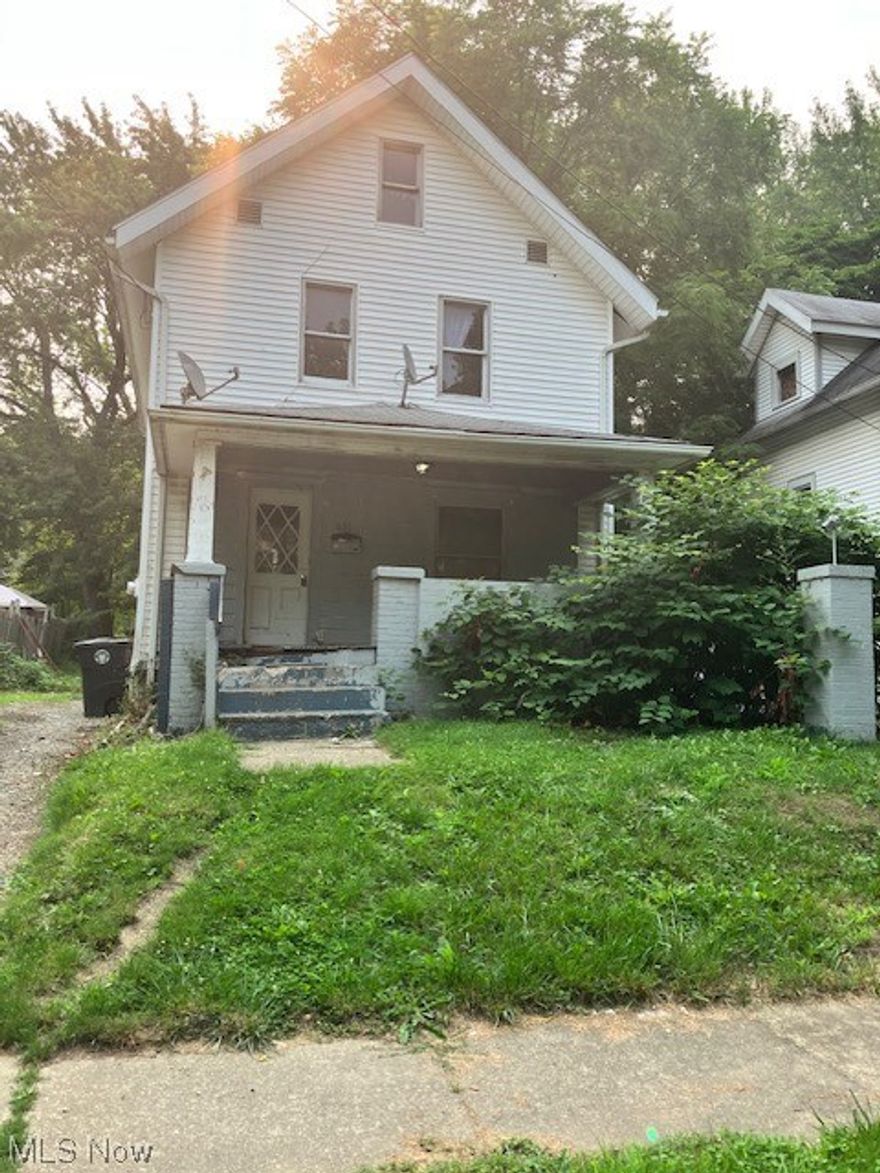 CALLING ALL INVESTORS! Welcome to 631 Merton Ave. This spacious home sits on a dead end street, and offers ample space for the home occupier. This property is priced to sale quick, and is conveniently located near schools, shopping, and other amenities. With a little work this home would be a perfect rental for the aspiring investor looking to grow their portfolio. Book your showing today to see your next property.