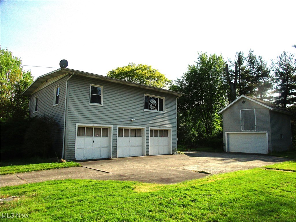 2905 Montgomery Avenue, Warren, Ohio image 1