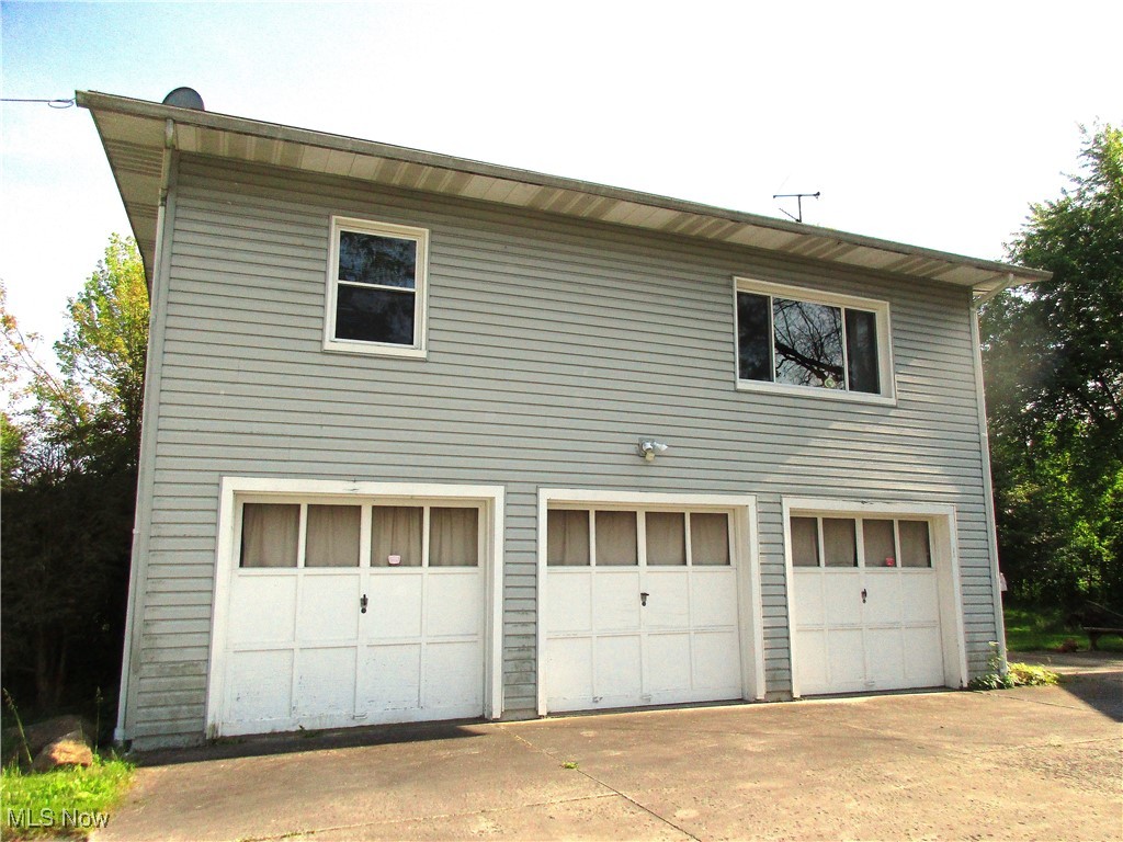 2905 Montgomery Avenue, Warren, Ohio image 2
