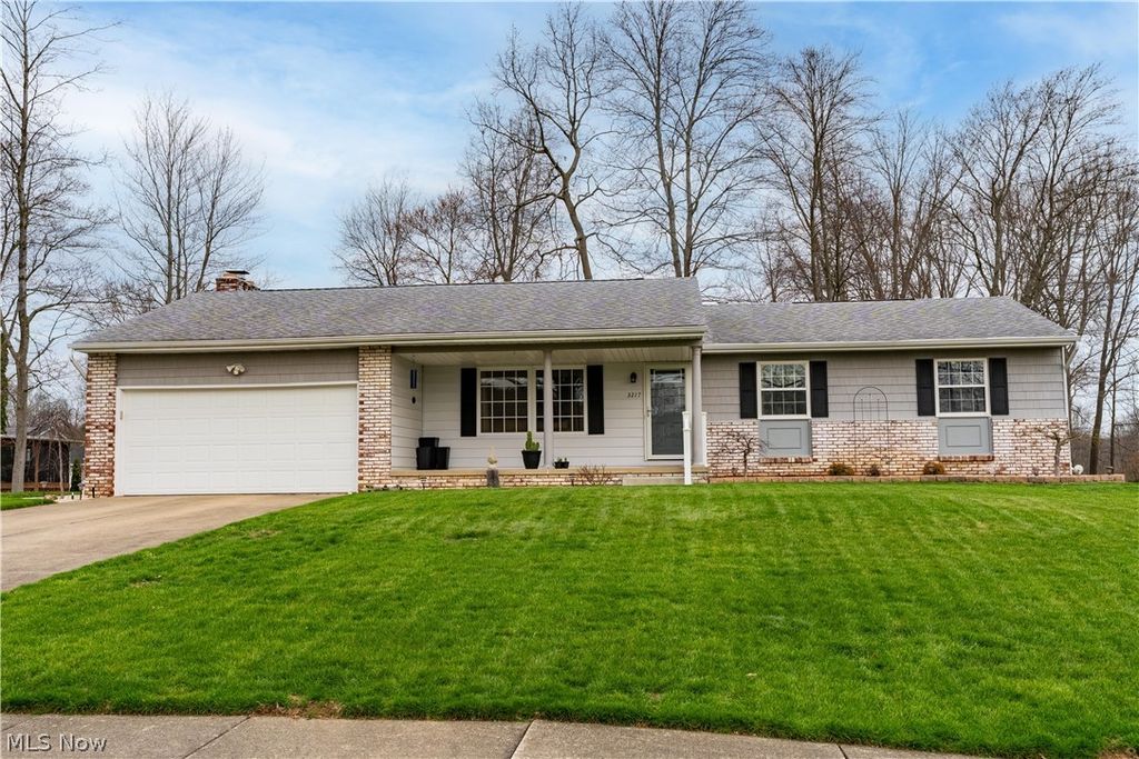 Photo of 3217 Creekside Drive, Norton, OH 44203 (MLS # 5197469)