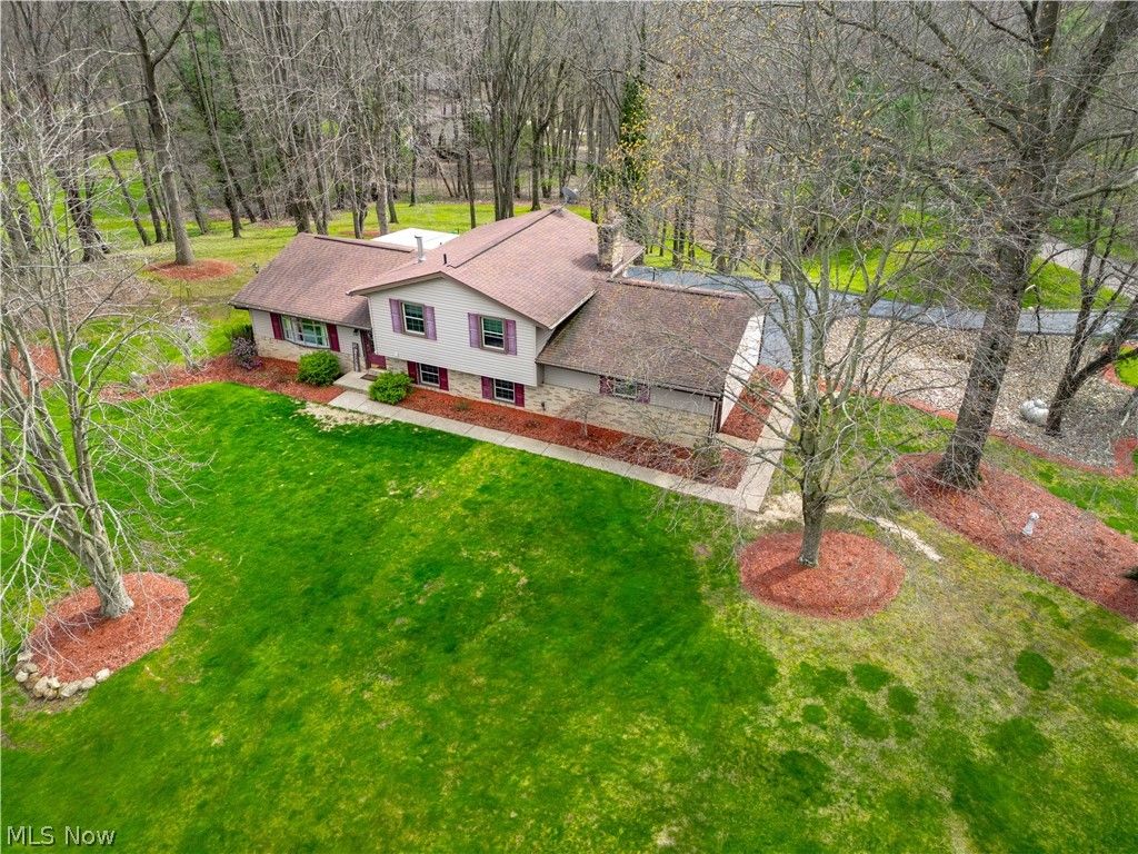 Photo of 12432 Ledgeview Street NW, Canal Fulton, OH 44614 (MLS # 5199255)