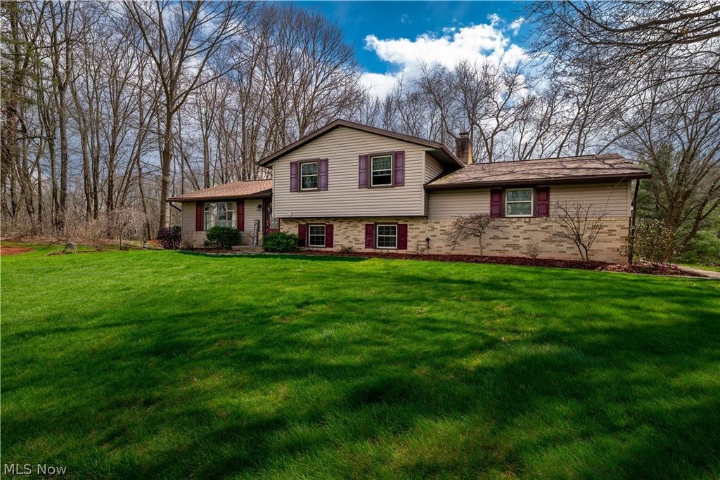 Photo of 12432 Ledgeview Street NW, Canal Fulton, OH 44614 (MLS # 5199255)