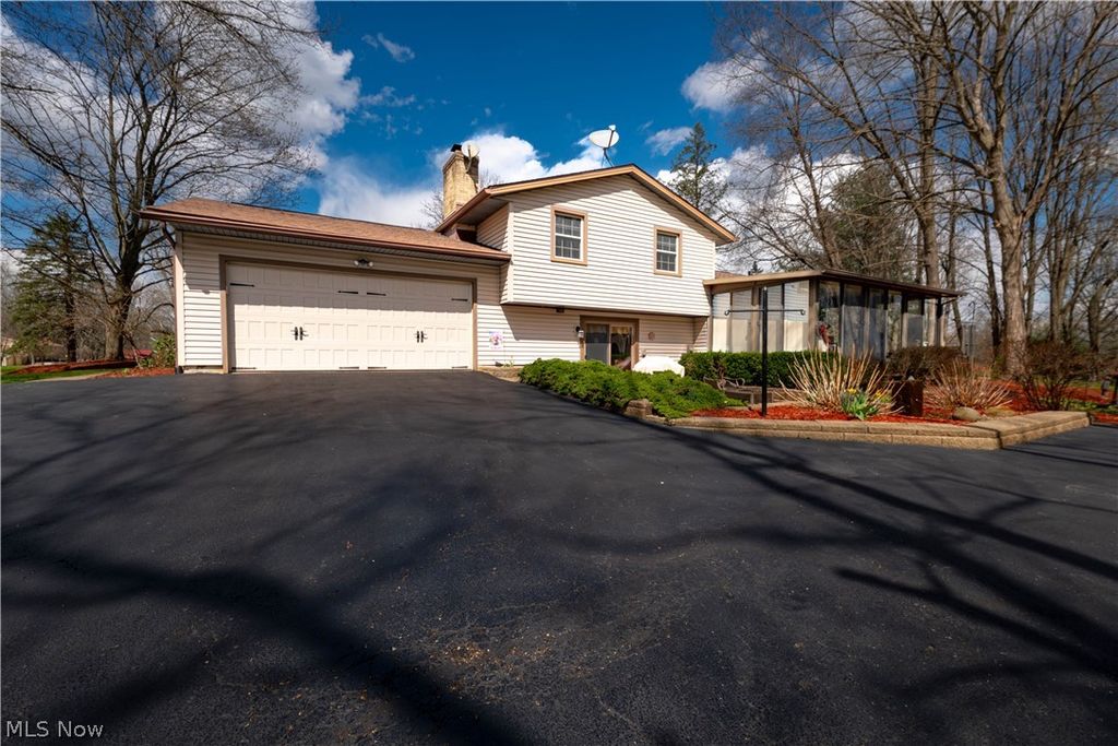 Photo of 12432 Ledgeview Street NW, Canal Fulton, OH 44614 (MLS # 5199255)