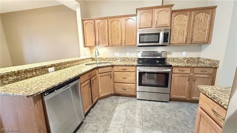 Tiny photo for 28 Hunters Woods Boulevard #B, Canfield, OH 44406 (MLS # 5210627)