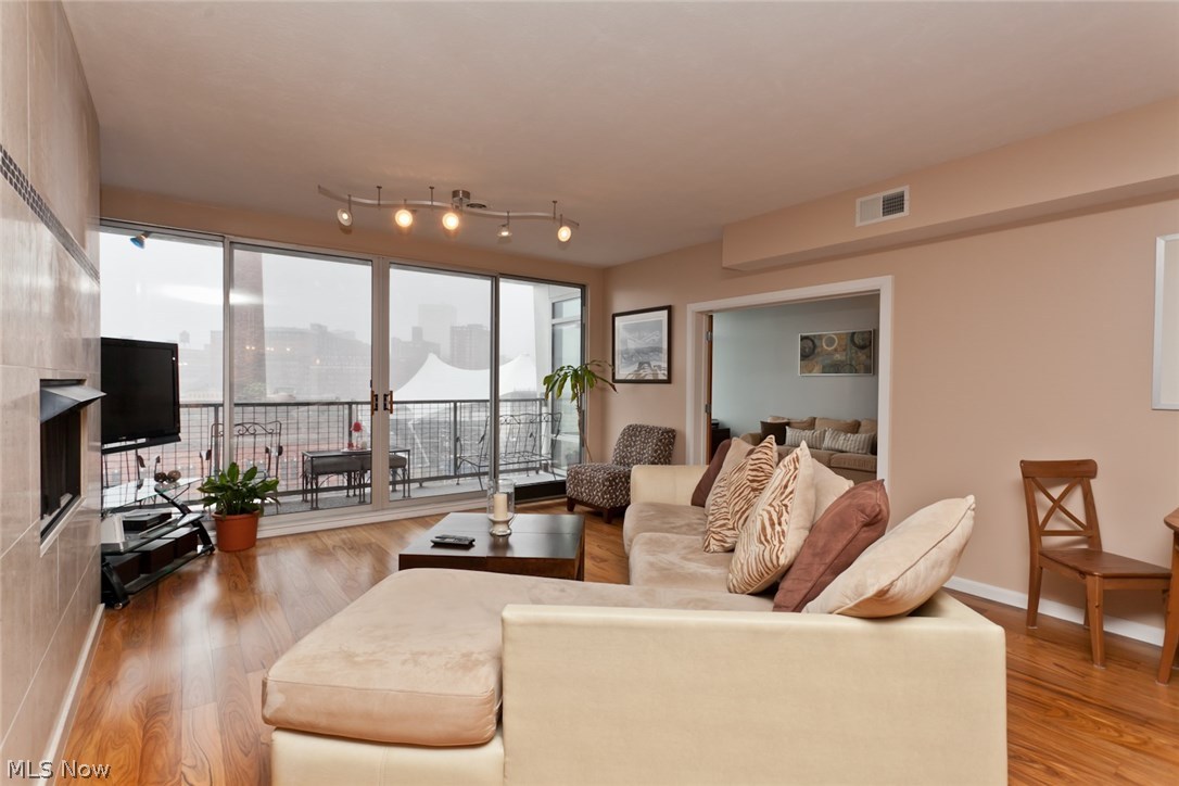 Stonebridge Plaza - Residential