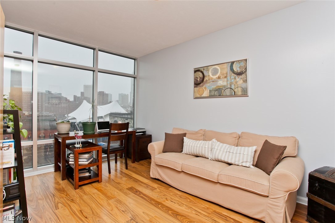 Stonebridge Plaza - Residential