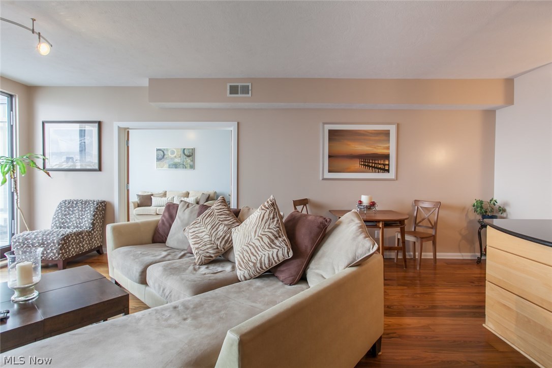 Stonebridge Plaza - Residential