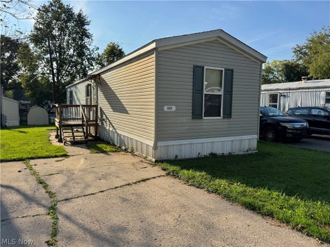 Homes For Sale - 6301 Sue Lynn Drive<br/> Ravenna, OH 44266