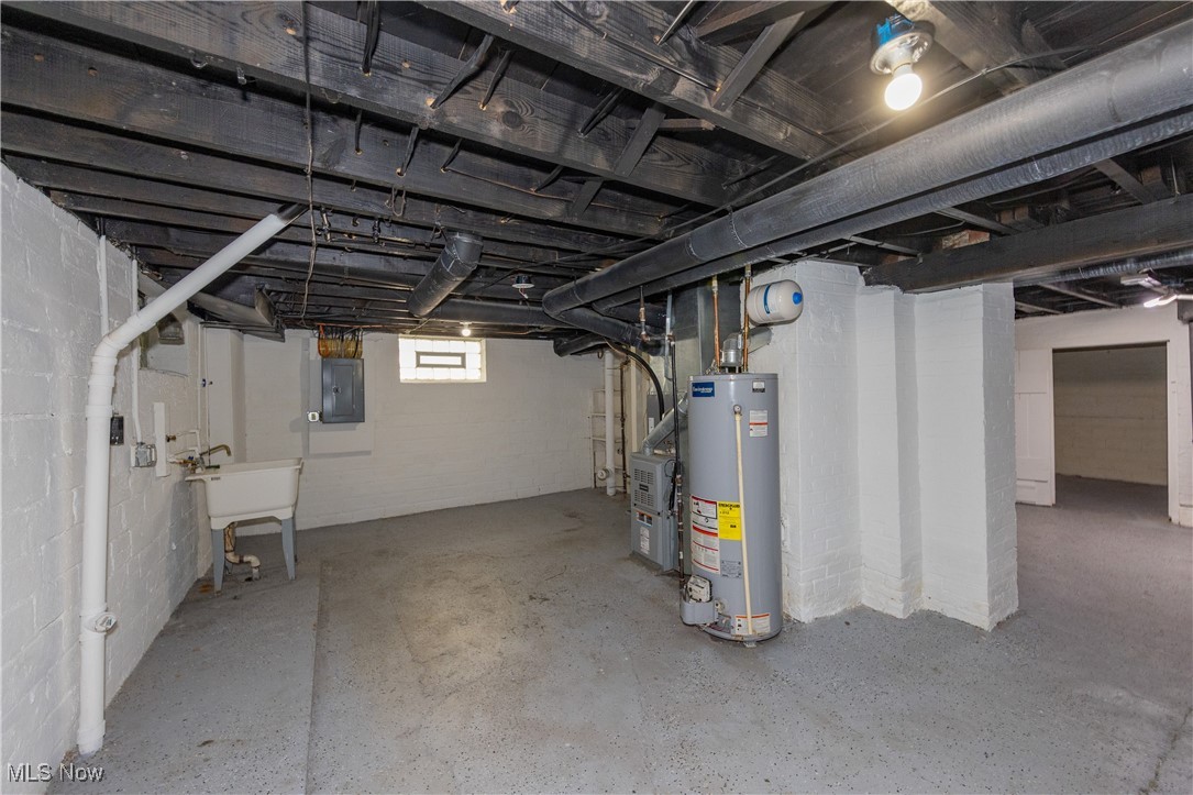 Cleveland Heights, Ohio 44121, United States, 3 Bedrooms Bedrooms, ,2 BathroomsBathrooms,Residential,Active,221275