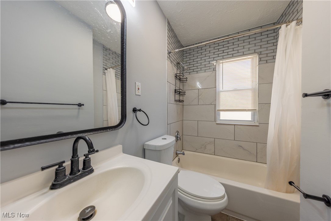 Cleveland Heights, Ohio 44121, United States, 3 Bedrooms Bedrooms, ,2 BathroomsBathrooms,Residential,Active,221275