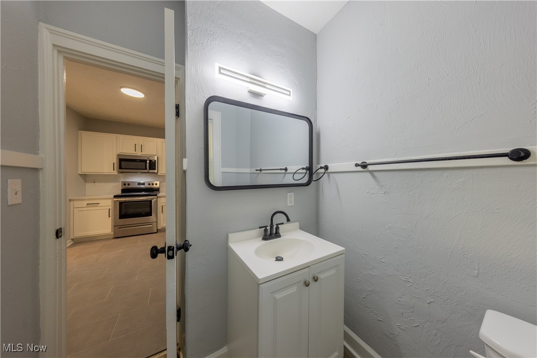 Cleveland Heights, Ohio 44121, United States, 3 Bedrooms Bedrooms, ,2 BathroomsBathrooms,Residential,Active,221275