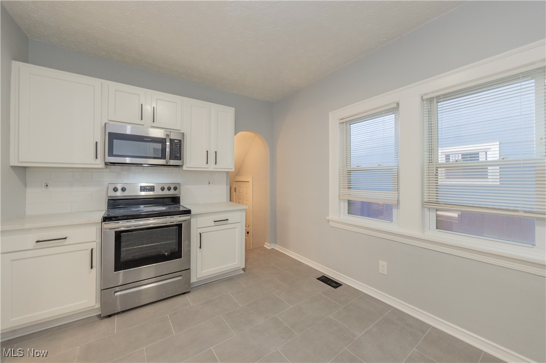 Cleveland Heights, Ohio 44121, United States, 3 Bedrooms Bedrooms, ,2 BathroomsBathrooms,Residential,Active,221275