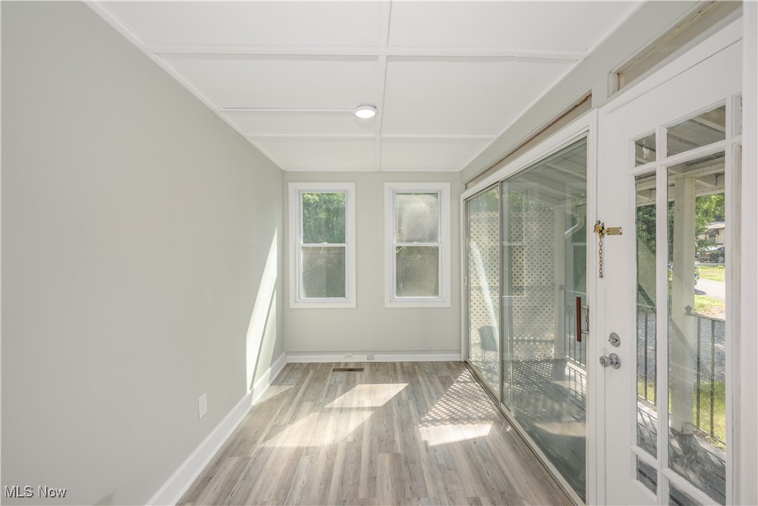 Akron, Ohio 44319, United States, 2 Bedrooms Bedrooms, ,1 BathroomBathrooms,Residential,Pending,184638